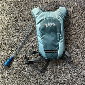 Eclipse bass pro shop  Outdoor Hydration Pack in Teal and Black